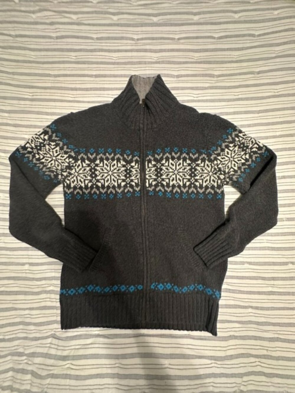 Aéropostale Women's Full Zip Mock Neck Fair Isle Knit Cardigan Sweater L